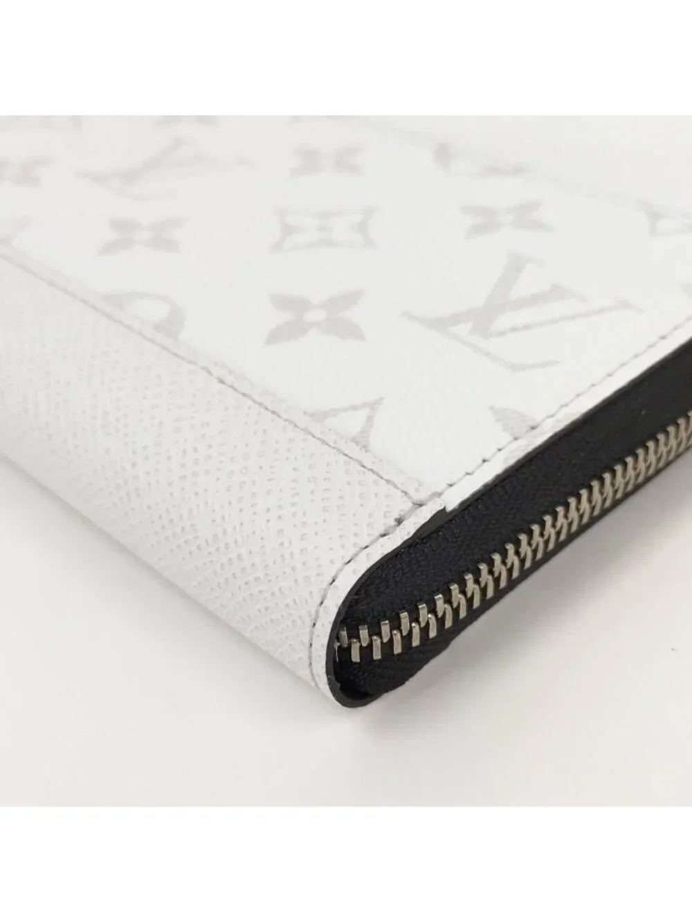 Louis Vuitton Taigarama Zippy Wallet Horizontal